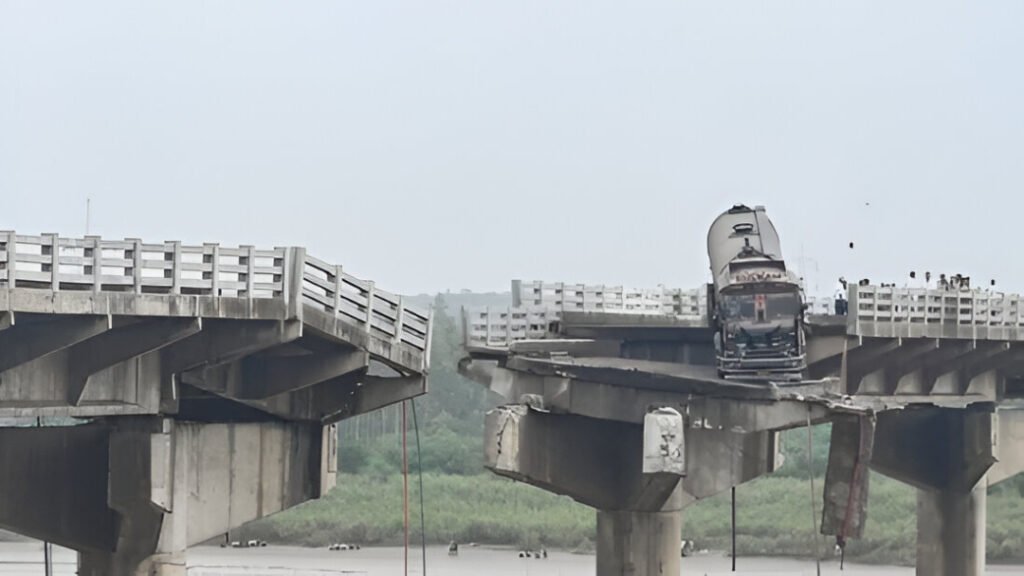 Vadodara Bridge Collapse: Nine Dead as Four Vehicles Plunge into Mahisagar River