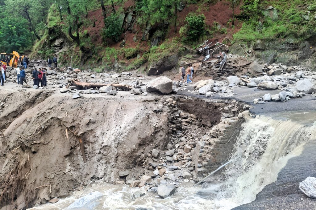 Himachal Pradesh Cloudburst: 10 Dead and 34 Missing as Himachal Battles Nature’s Fury 